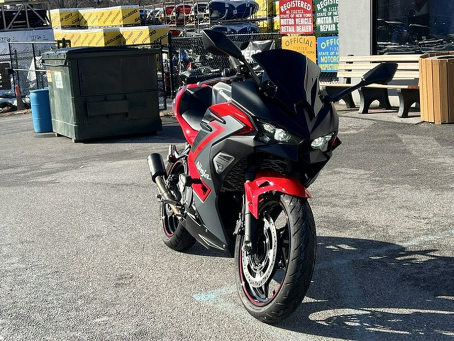 2025 Kawasaki Ninja 500 ABS Passion Red/Metallic Flat Spark Bla