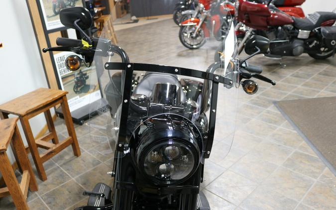 2024 Harley-Davidson® Road King® Special Vivid Black