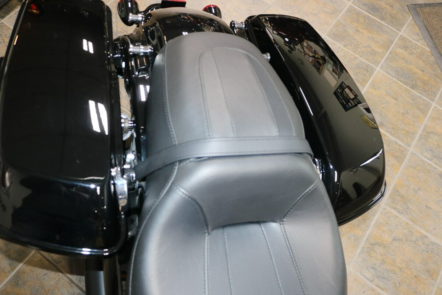 2024 Harley-Davidson® Road King® Special Vivid Black