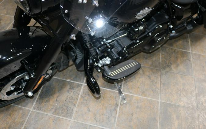 2024 Harley-Davidson® Road King® Special Vivid Black
