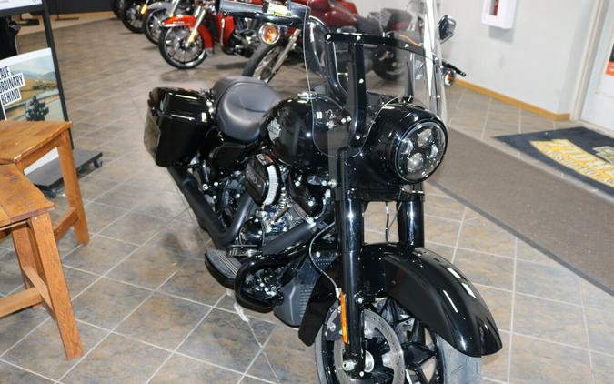 2024 Harley-Davidson® Road King® Special Vivid Black