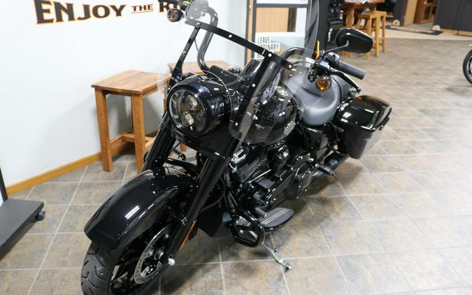 2024 Harley-Davidson® Road King® Special Vivid Black