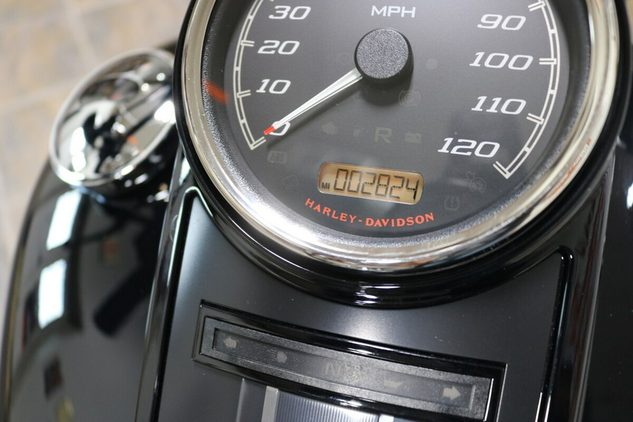 2024 Harley-Davidson® Road King® Special Vivid Black