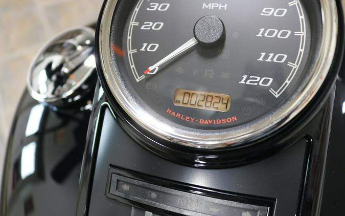 2024 Harley-Davidson® Road King® Special Vivid Black