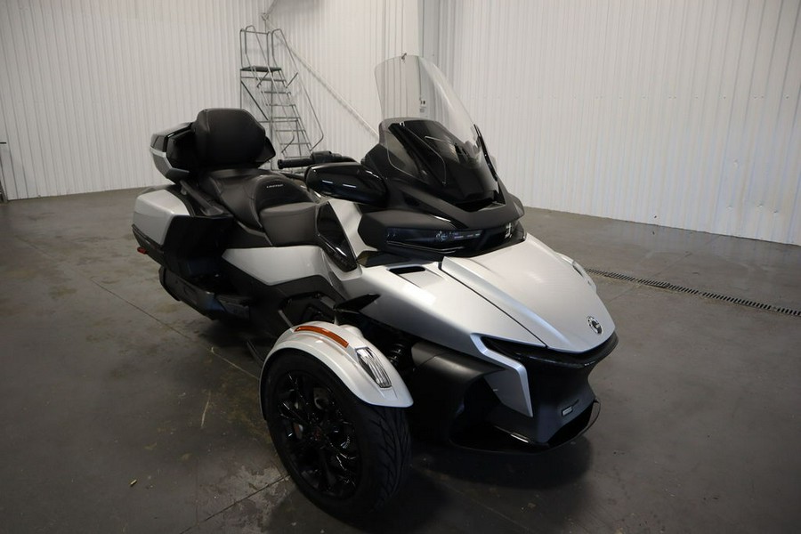 2024 Can-Am® Spyder RT Limited Dark Wheels