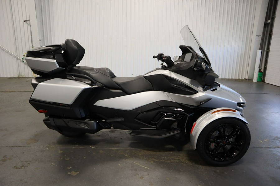 2024 Can-Am® Spyder RT Limited Dark Wheels