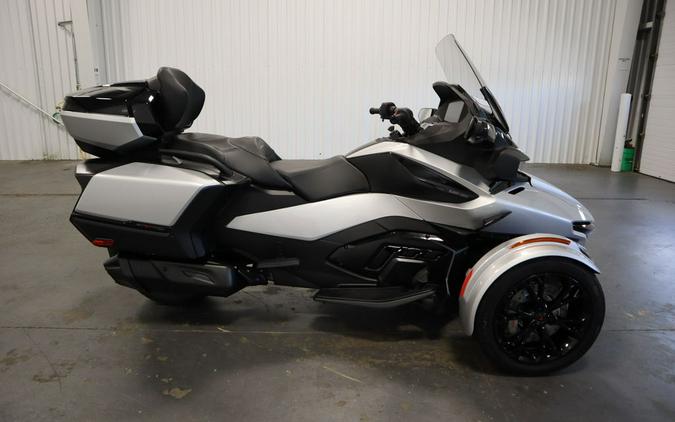 2024 Can-Am® Spyder RT Limited Dark Wheels