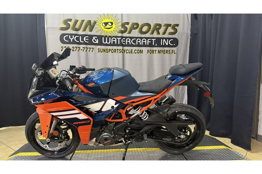 2024 KTM 390 RC