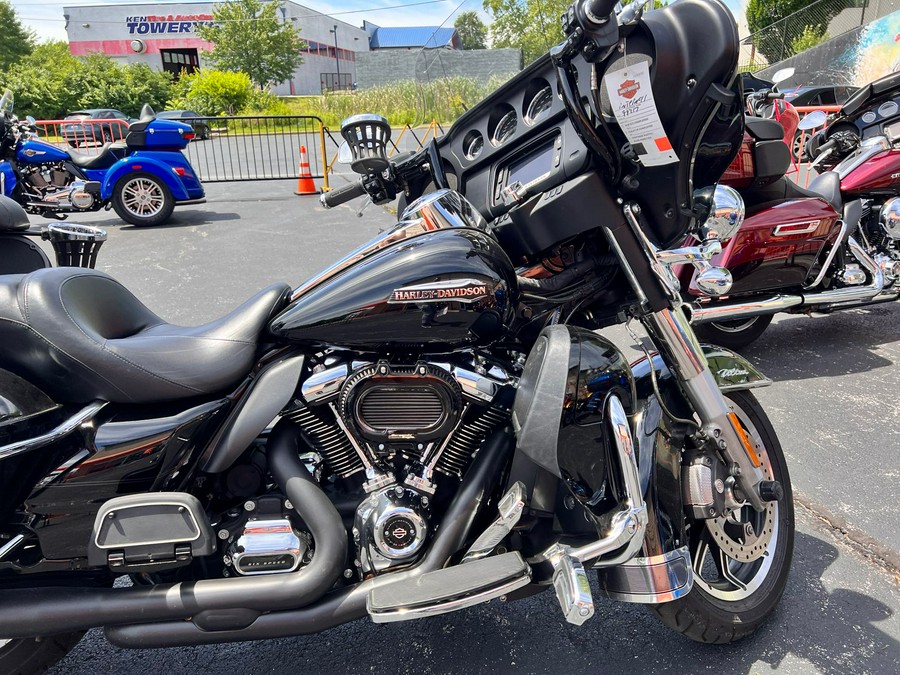 2018 Harley-Davidson FLHTCU