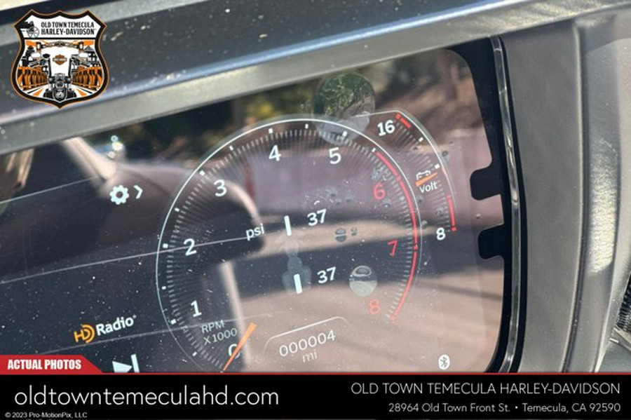 2025 Harley-Davidson FLHXU