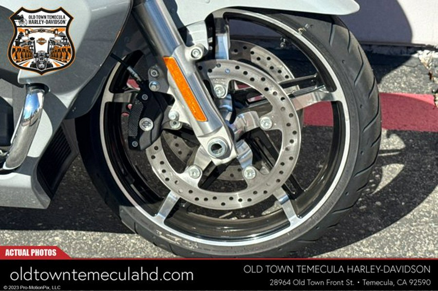 2025 Harley-Davidson FLHXU