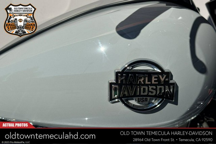 2025 Harley-Davidson FLHXU