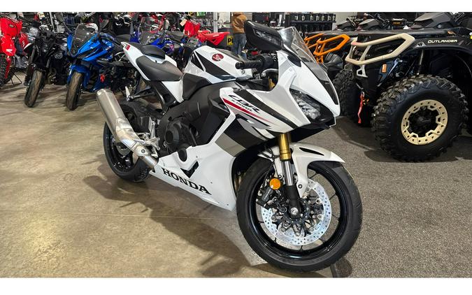 2026 CBR1000RR - PEARL WHITE - Honda