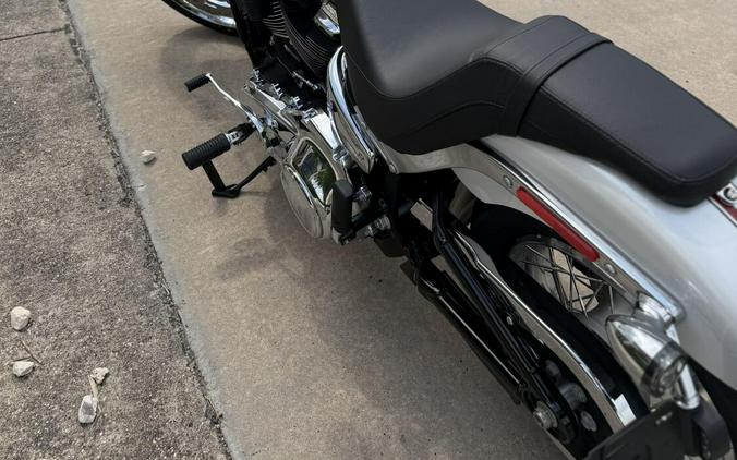 2026 Harley-Davidson Super Glide WHITE ONYX PRL