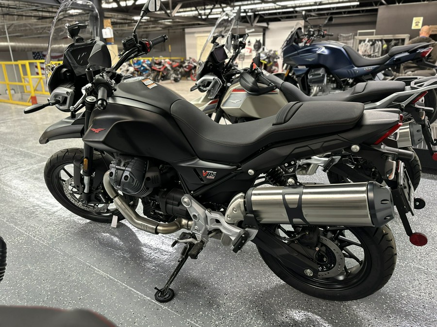 2025 Moto Guzzi V85 Strada