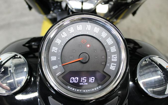 2019 Harley-Davidson® FLSL - Softail® Softail Slim®