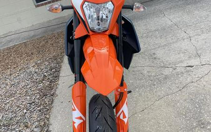 2024 KTM 690 SMC R