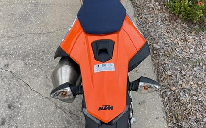 2024 KTM 690 SMC R