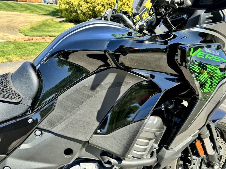 2022 Kawasaki Versys® 1000 SE LT+