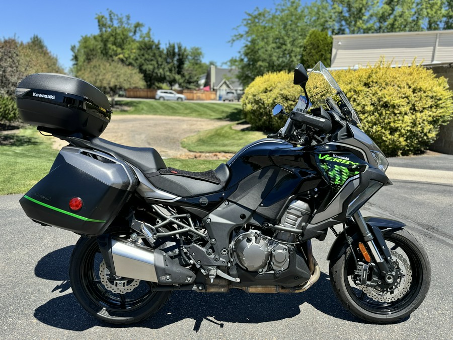 2022 Kawasaki Versys® 1000 SE LT+