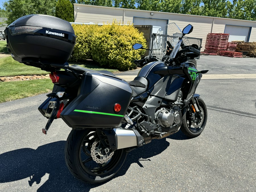 2022 Kawasaki Versys® 1000 SE LT+