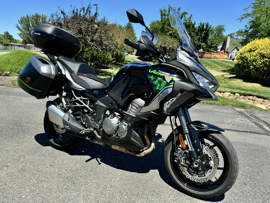 2022 Kawasaki Versys® 1000 SE LT+