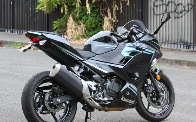 2020 Kawasaki Ninja® 400 Base