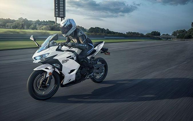 2020 Kawasaki Ninja® 400 Base