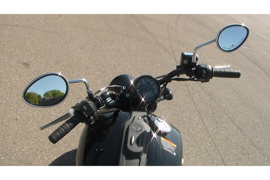 2025 SCOUT BOBBER SIXTY, ONYX BLK METALLIC, 49S Base - Indian Motorcycle