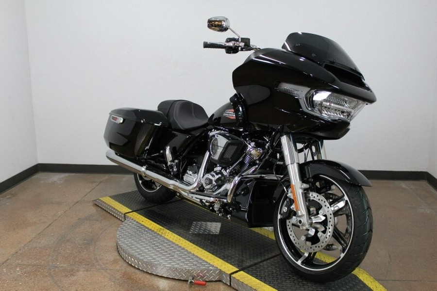 Harley-Davidson Road Glide® 2024 FLTRX 84445540 VIVID BLACK