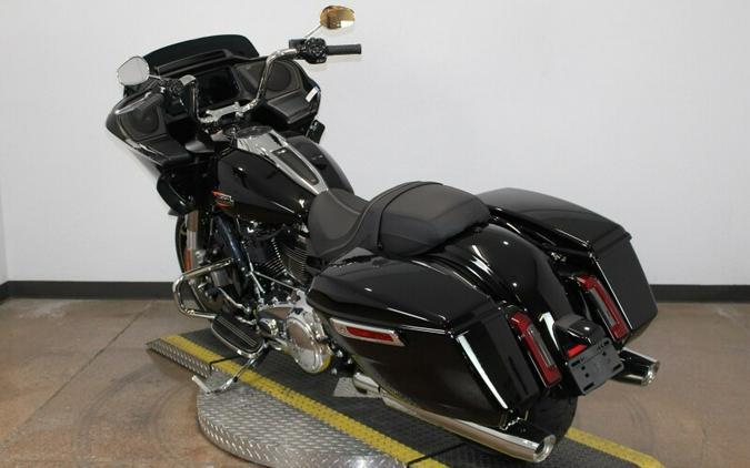 Harley-Davidson Road Glide® 2024 FLTRX 84445540 VIVID BLACK