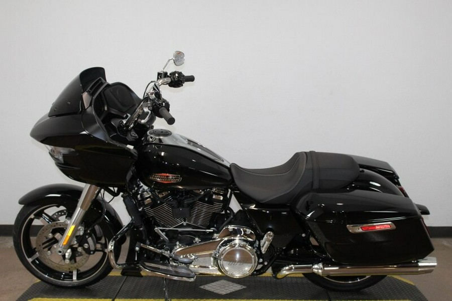 Harley-Davidson Road Glide® 2024 FLTRX 84445540 VIVID BLACK