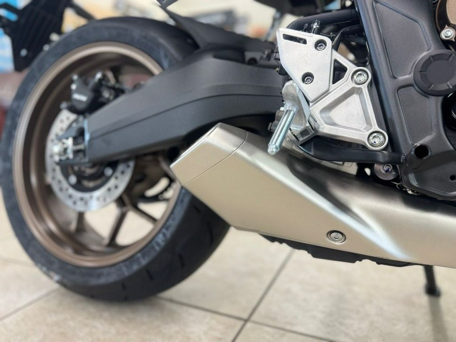 2026 Honda® CB650R E-Clutch