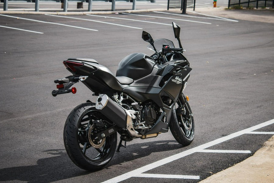 2026 Kawasaki Ninja® 500 ABS Metallic Flat Spark Black