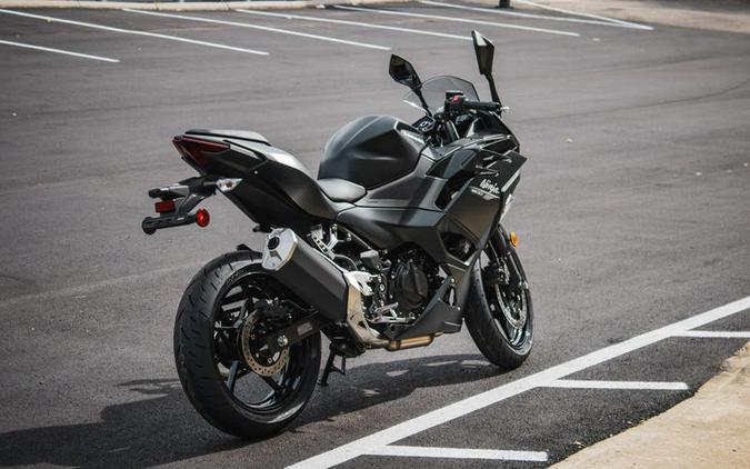 2026 Kawasaki Ninja® 500 ABS Metallic Flat Spark Black