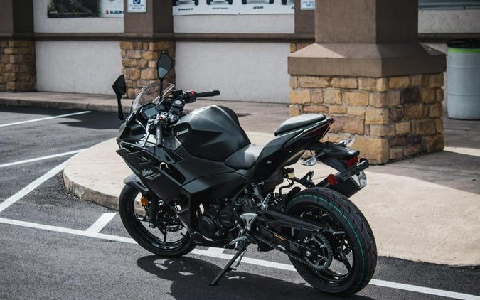 2026 Kawasaki Ninja® 500 ABS Metallic Flat Spark Black