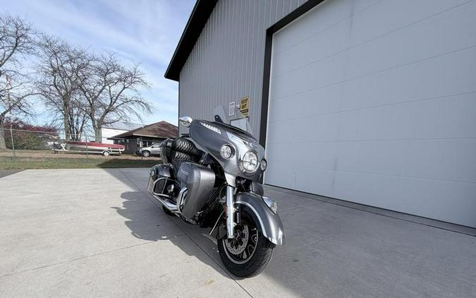 2016 Indian Motorcycle® Roadmaster® Steel Gray and Thunder Black