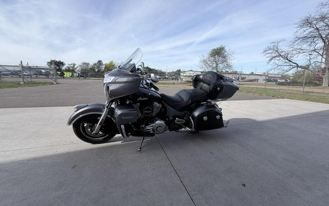 2016 Indian Motorcycle® Roadmaster® Steel Gray and Thunder Black