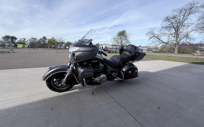 2016 Indian Motorcycle® Roadmaster® Steel Gray and Thunder Black