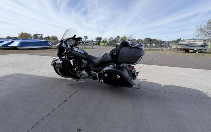 2016 Indian Motorcycle® Roadmaster® Steel Gray and Thunder Black