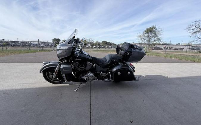 2016 Indian Motorcycle® Roadmaster® Steel Gray and Thunder Black