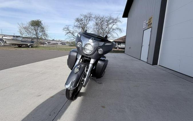 2016 Indian Motorcycle® Roadmaster® Steel Gray and Thunder Black