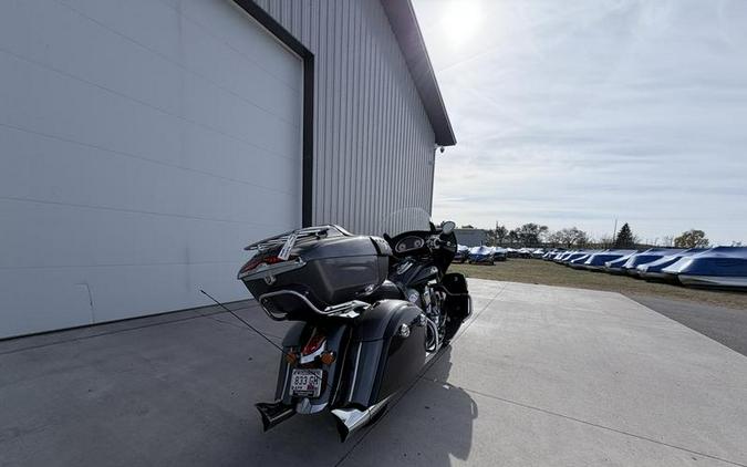 2016 Indian Motorcycle® Roadmaster® Steel Gray and Thunder Black