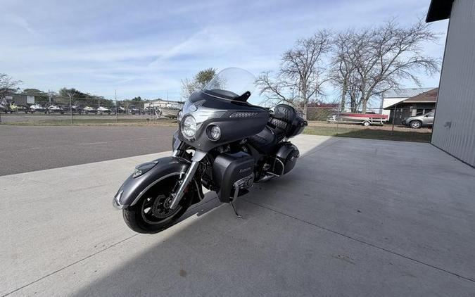 2016 Indian Motorcycle® Roadmaster® Steel Gray and Thunder Black