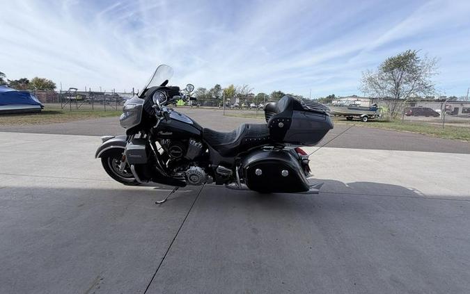 2016 Indian Motorcycle® Roadmaster® Steel Gray and Thunder Black