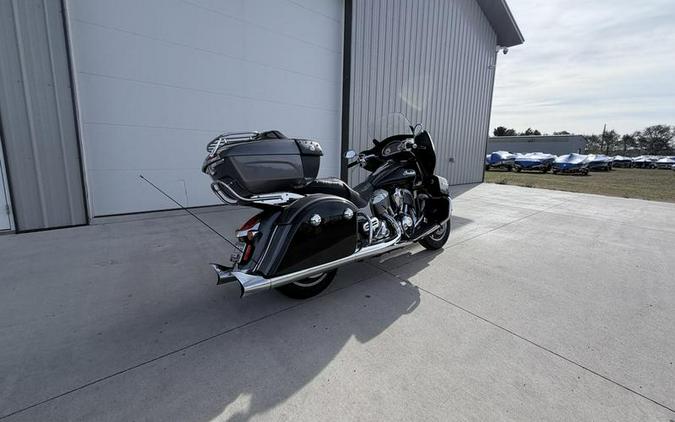 2016 Indian Motorcycle® Roadmaster® Steel Gray and Thunder Black