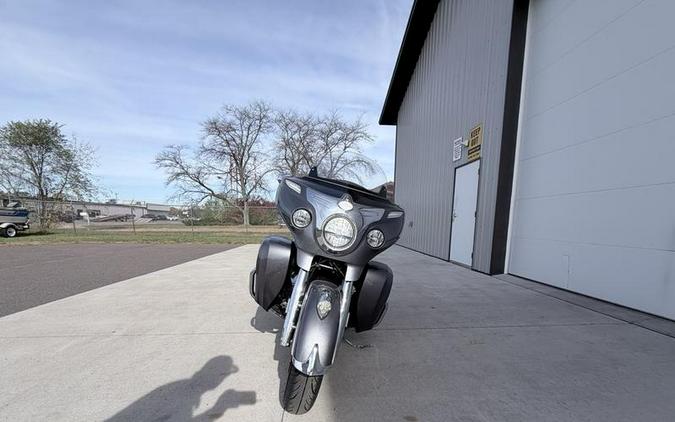 2016 Indian Motorcycle® Roadmaster® Steel Gray and Thunder Black