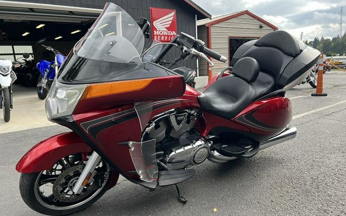 2013 Victory Motorcycles Vision Tour Sunset Red & Black W/ Black Carbon Gr
