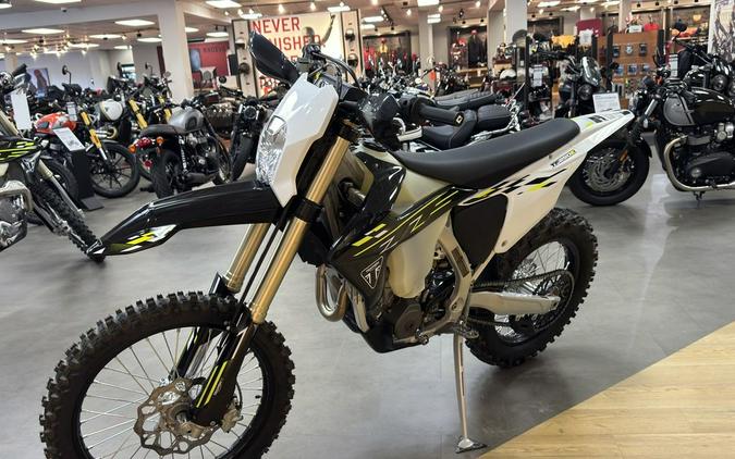 2026 Triumph TF 250-E Jet Black/Pure White