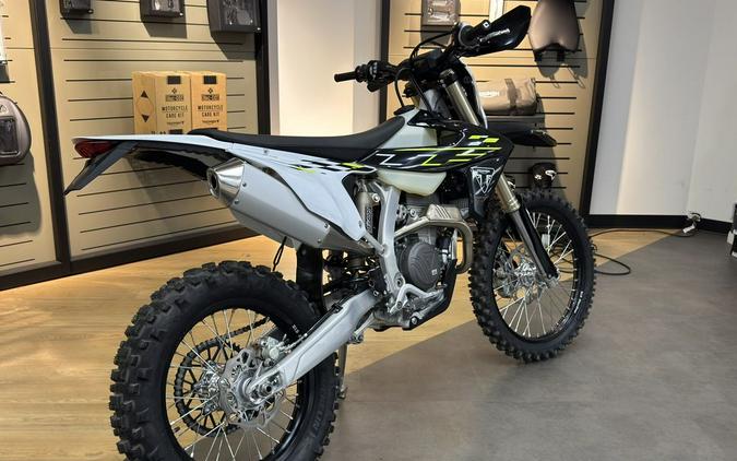 2026 Triumph TF 250-E Jet Black/Pure White